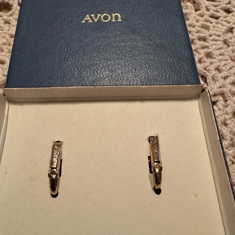 Avon Gold-tone Bamboo-Style Door Knocker Dangle Clip Earrings - Picture 4 of 5
